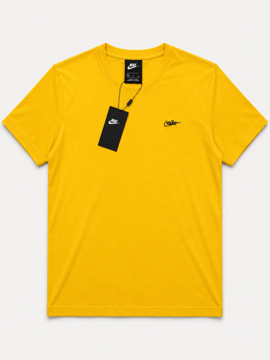 Camiseta Nike Essential Script Slim Fit — AMARELO
