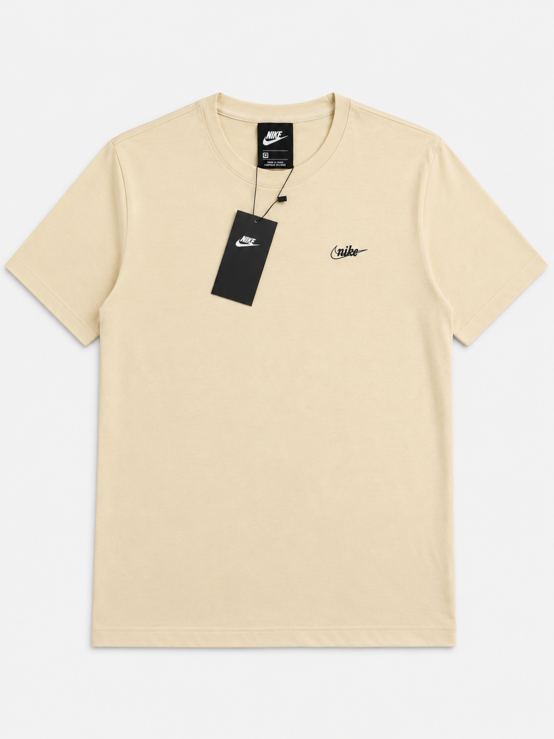 Camiseta Nike Essential Script Slim Fit — CAQUI CLARO 