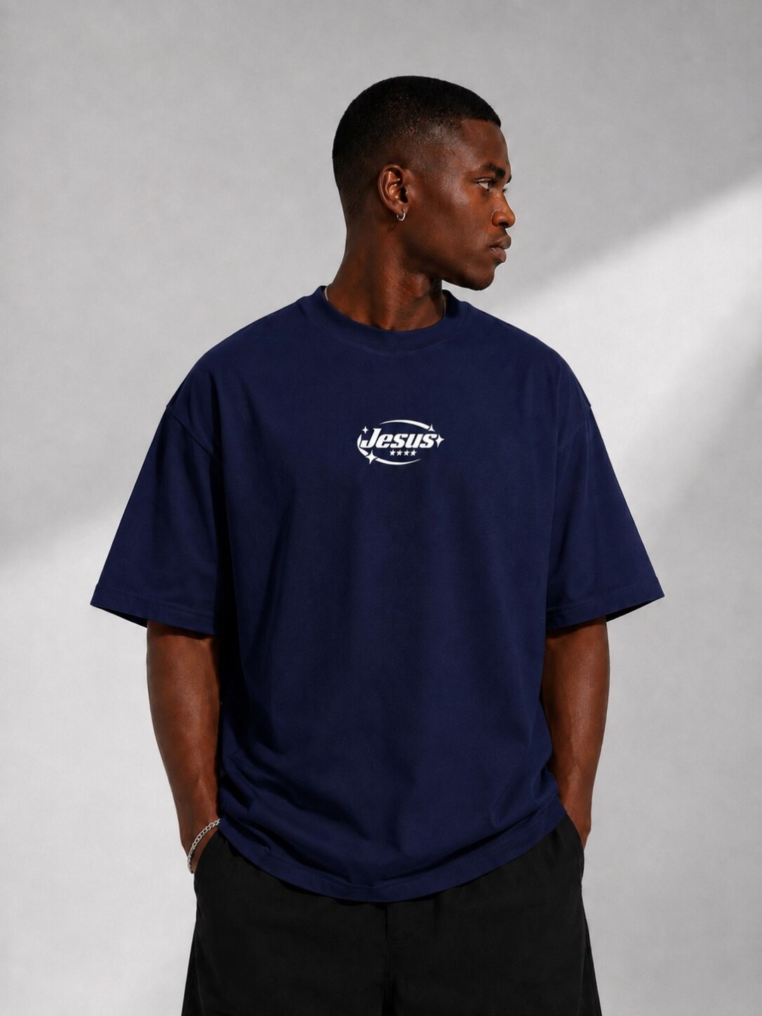 Camiseta Oversized Jesus Is The Way - Marinho  — foto 4