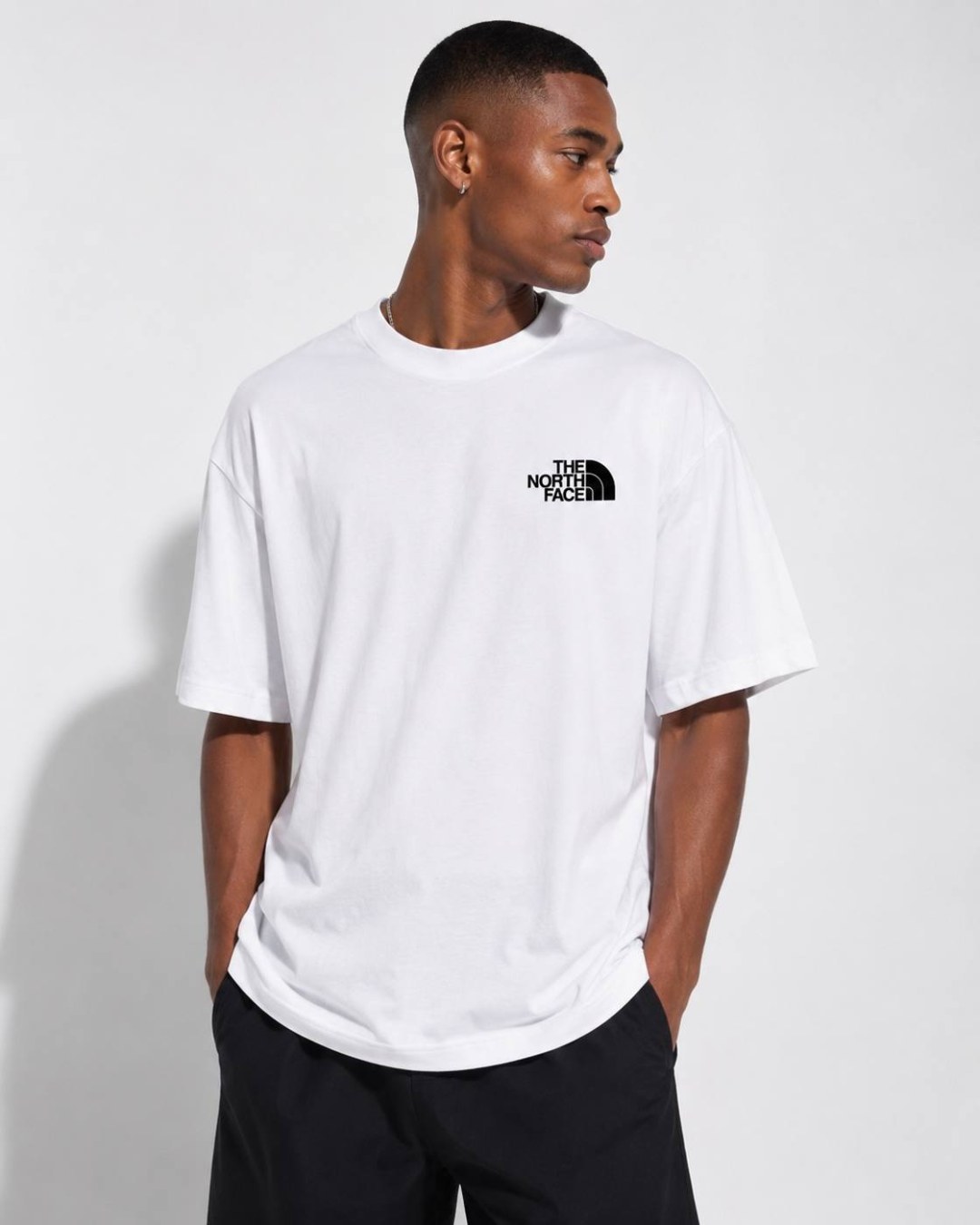 Camiseta Oversized North Face Never Stop Exploring Branca  — foto 4